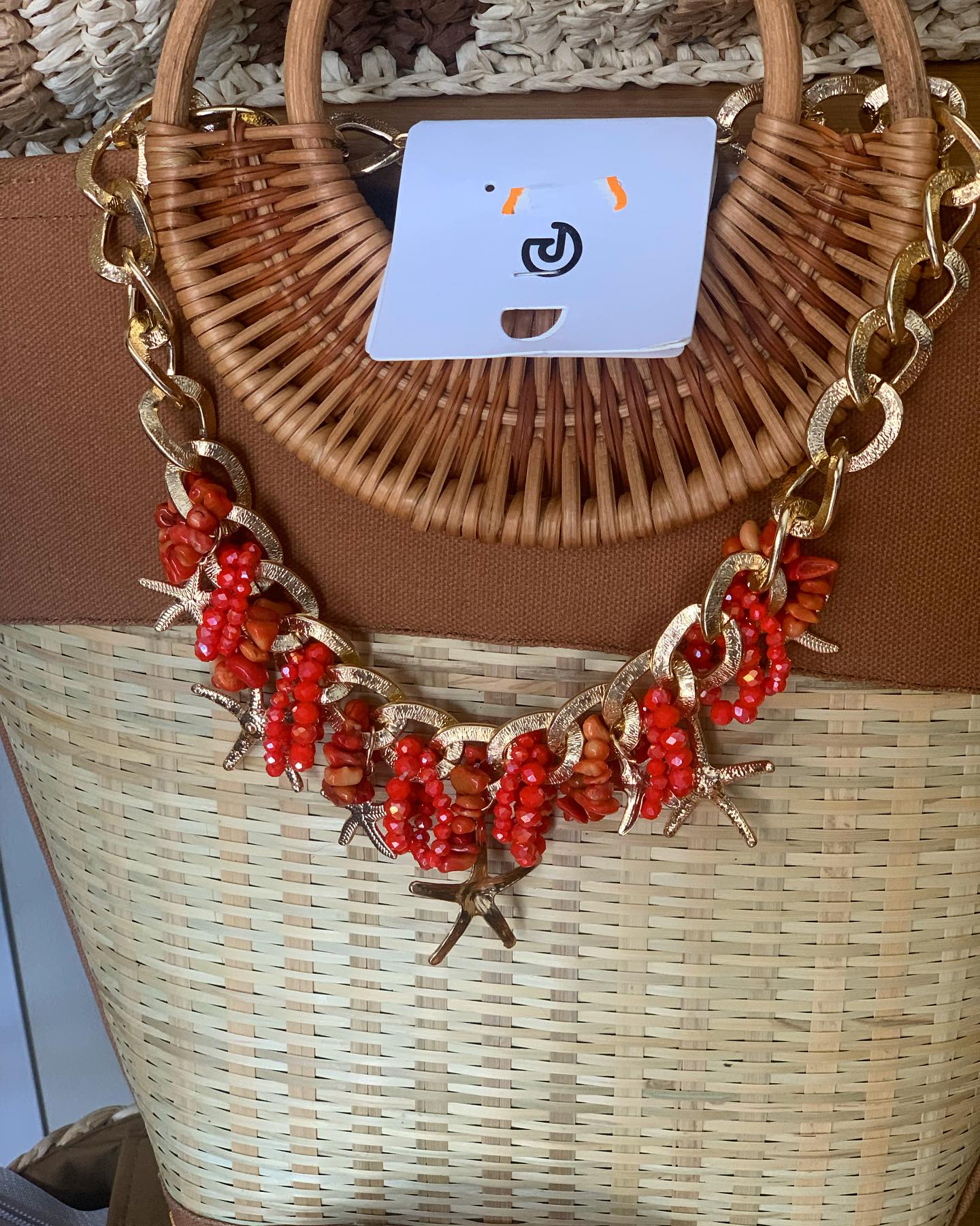 Collana con decorazioni